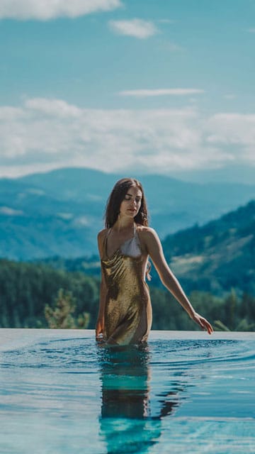 Melanie-in-the-pool